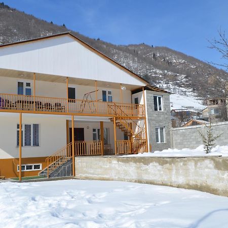 Guesthouse Qarim Mestia Exterior foto